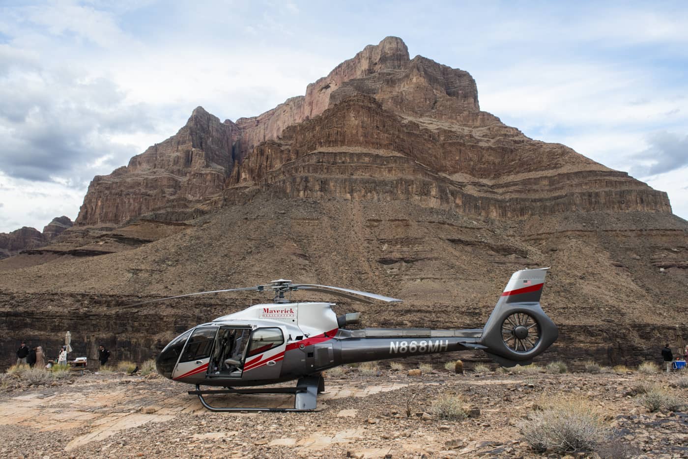 flyga helikopter över grand canyon